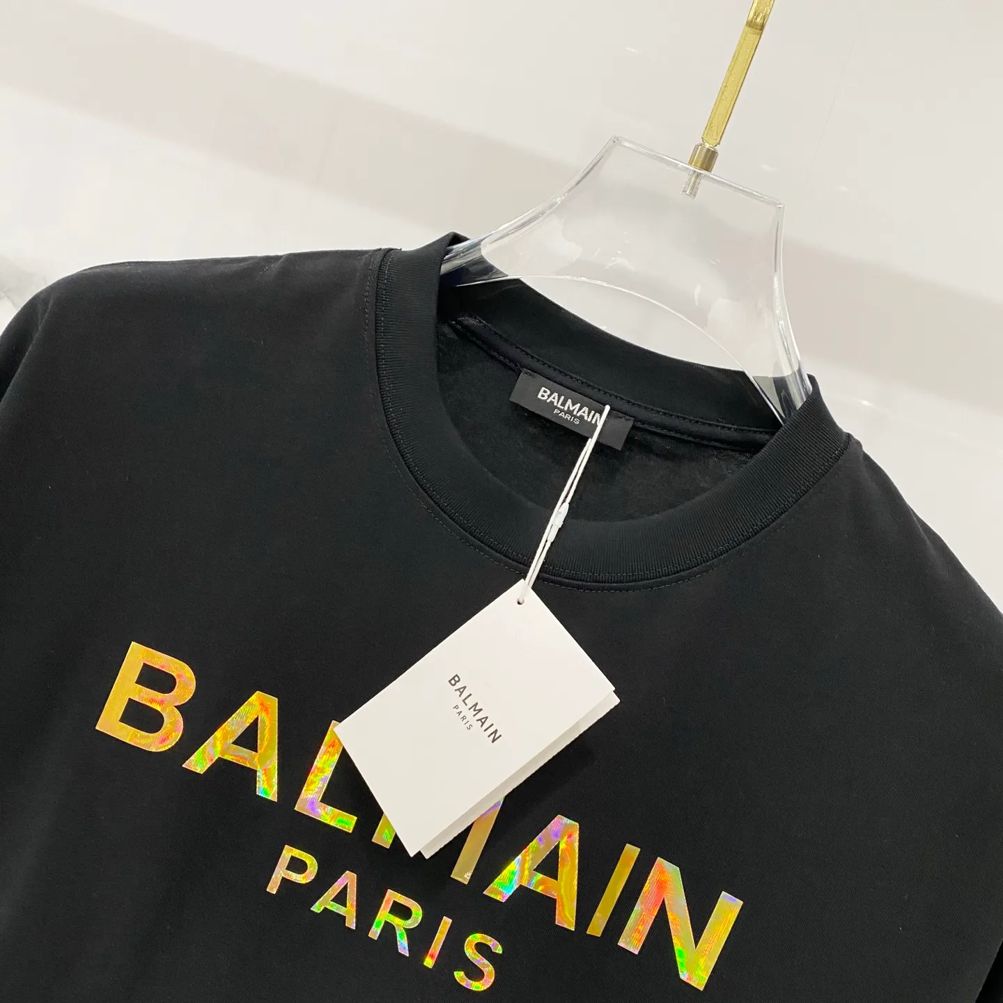 BALMAIN/Balmain - pure cotton gram round neck T-shirt with bronzing colorful letters LOGO printed logo on the chest. Pure quality original fabric 100% cotton. Versatile fashion. Light luxury trend. Tag. Collar label. Washing. Complete with three labels. Size: XS-L. Color: Black.White.Khaki.